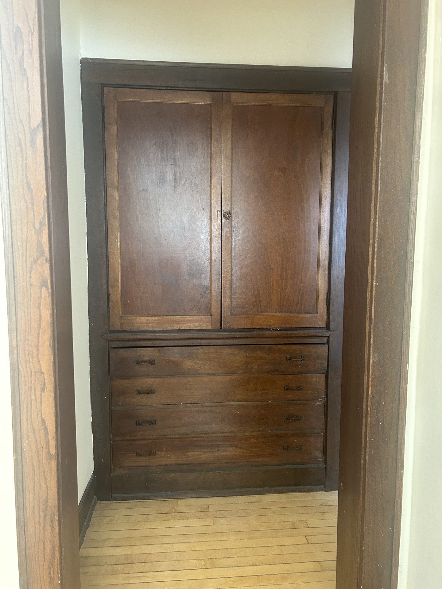 507 Linen Closet pt.1